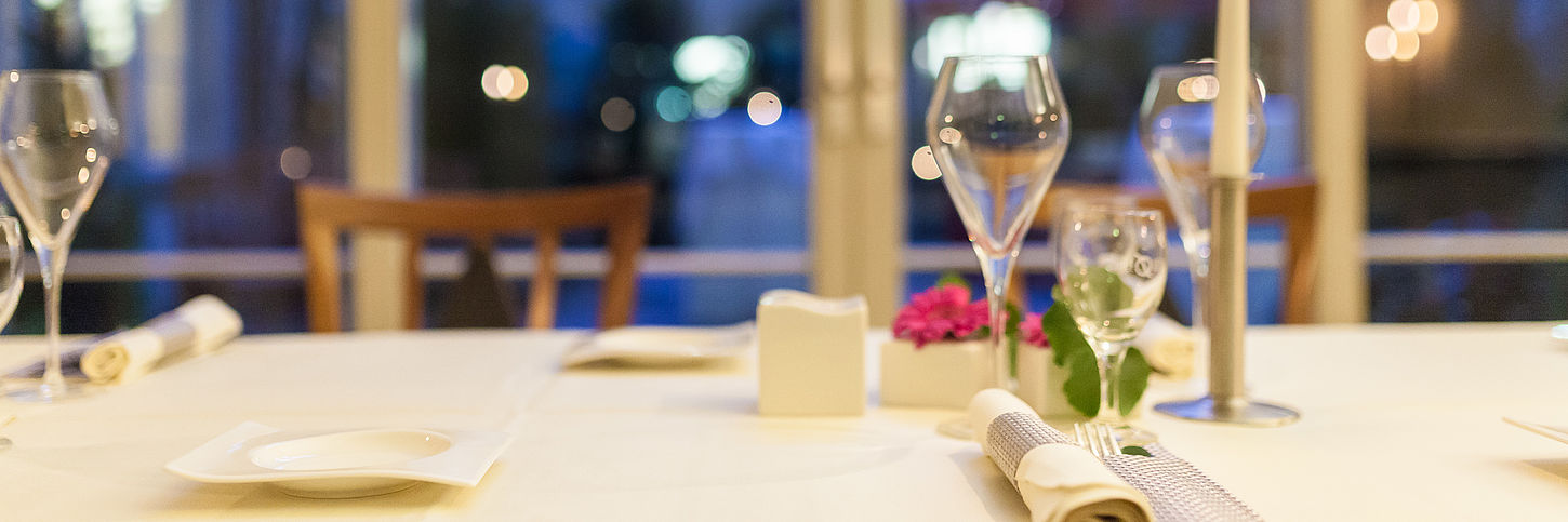 ALvis dekorierter Tisch Festlich gedeckter Tisch - Restaurant ALvis